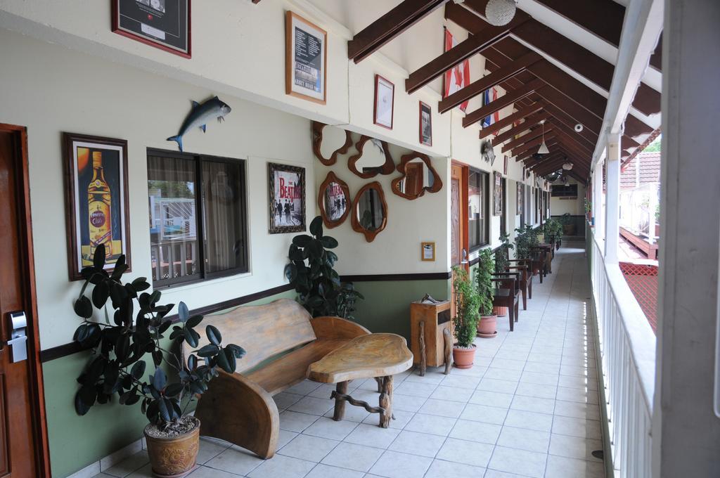 Cadillac Rock Beach Hotel Jaco Exterior photo